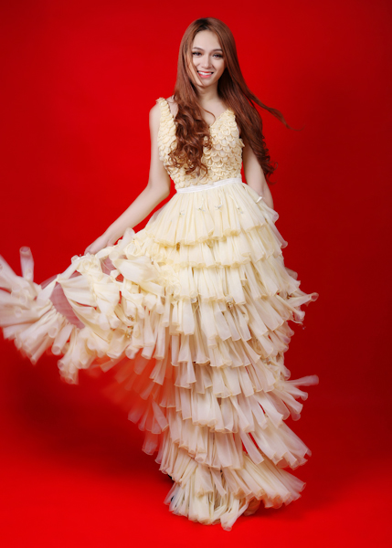 Hương Giang Idol cũng thướt tha trong trang phục làm từ Quatrian Shbet nhận ngay.